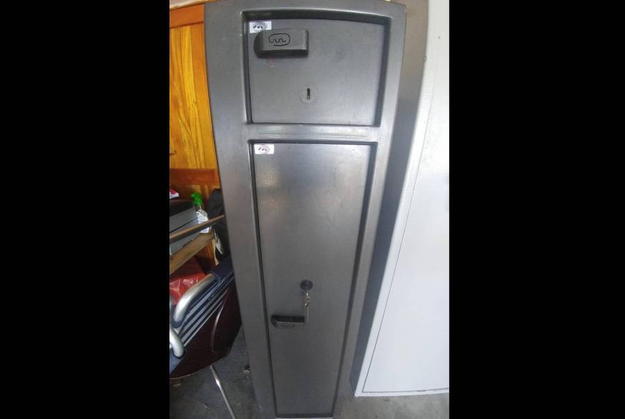 10 Rifle safe, 10 Rifle safe for sale
SABS approved 6mm door 3mm body
Has separate safe on top
1500 high x 400 wide x 360 deep
Holes already pre drilled for RAWL bolts

contact me on 082 304 8462