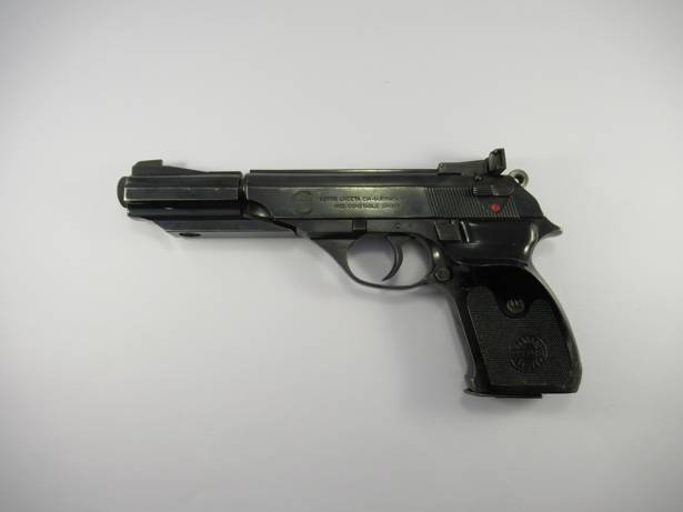 ASTRA CONSTABLE SPORT 22LR, Spanish made .22 LR sporting pistol with adjustable rear sights and compensating weight. Blueing in good condition but the RH-grip has a longitudinal break through it.