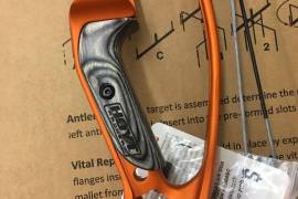 hoyt defiant, I have a Hoyt defiant turbo here in the store. Brand new 2016 bow ordered for customer andbacked out on the purchase. The bow will come with a brand new Hoyt ultra matching colororange.

 