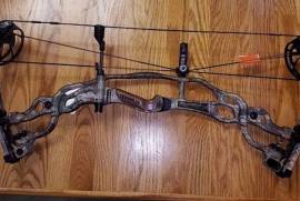 Hoyt Carbon Spyder ZT 30 NEW, These bow is brand new never used. Bow comes with owner's manual and hat.  

Bow Specs:  Hoyt Carbon Spyder ZT 30
Draw Length: 28
