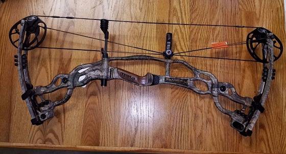 Hoyt Carbon Spyder ZT 30 NEW, These bow is brand new used. Bow comes with owner's manual and hat. Specs: Hoyt Carbon Spyder Draw Length: 28"-30" (Adjustable in