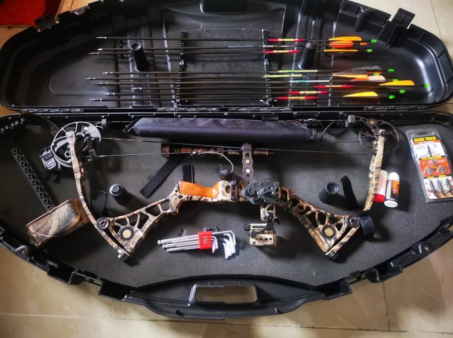 Matthews DXT Compound Bow, Matthews DXT
70 pond
29' drawlength
8 pyle
Slicktrick broadheads nuut asook spares 
Little scotty release
Quiver
Stabilizer
Kas
Camo paint
String wax
Arrow lube
Price negotiable. 