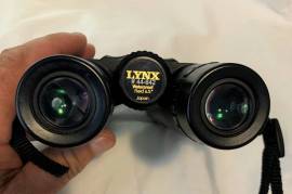 Lynx Series-44 8x42 mm Roof Prism Binoculars, Lynx Series-44 binoculars are tough, lightweight and waterproof. Twist-out eyecups make them suitable for use with or without spectacles. Lenses are fully multi-coated and the phase-coated BaK4 prisms produce crystal-clear colour true images. Series-44 binoculars come with a lifetime warranty and, like all Lynx binoculars, are 100% made in Japan.