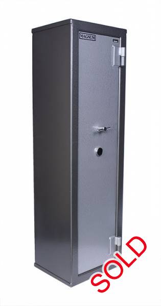 MAGNUM  MB3RIFLE SAFE, MAGNUM MB3 RIFLE SAFE, TAKES UPTO TO 6 RIFLES WITH 3 FIXED SHELVES ON SIDE DOOR. Never been used.

Asking price is R3000.00

Contact me on 0848124162