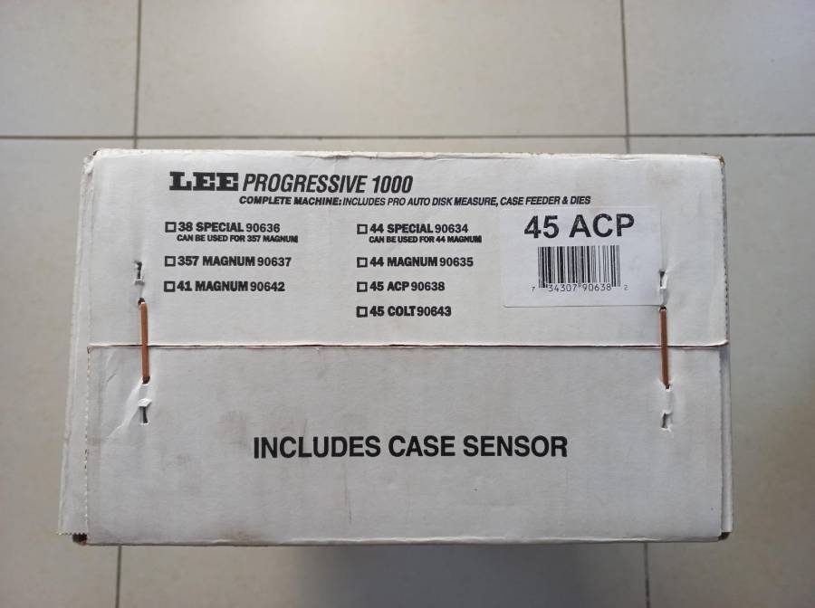 Lee Pro 1000 - 45 Cal, Lee Pro 1000 - 45 cal reloading press for sale, brand new unused, still sealed in the box.
Transportation/ courier costs are for the buyers account.