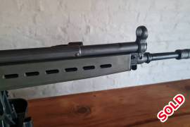 HK G3 SANW R2, Good condition HK G3 modified by SA for bushwar and called the R2 with 4 aluminium mags and 2 steel mags. Semi automatic only.
JOE
0828496121