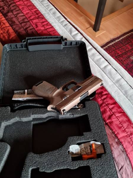 Sig Sauer P320 Compact FDE 9mm , Hi there,

Reason for sale: I have moved to the UK and wont need this gun for personal protection any longer.

It is a 9mm, in pristine condition and its entire history is known by www.4guns.co.za in Randburg where I bought it in late 2017.

It comes with a fair amount of ammunition included.

Price is negotiable but depends on the method of payment and within *reason*.

