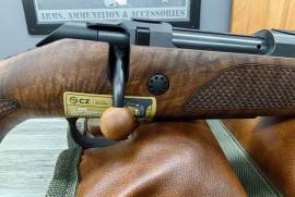 CZ 600 LUX .308WIN, The most recent iteration of CZ's iconic centerfire hunting rifle is the 600 LUX. It includes a classic European-style stock, crafted from premium walnut. Dark brown laminated wood makes up its ornamental forend. Checkered fish scale grips provide dependable and comfortable handling. Additionally, the bolt handle knob is made of walnut. Five of the most common hunting calibres, ranging from 223 Remington to 300 Winchester Magellan, are offered for this type. Its cold hammer forged barrel is threaded (a thread protector is supplied), and its front and rear sights are mechanical with fibre optic technology.