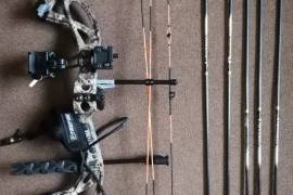 Bear Cruzer G2 Left hand compound bow, IBO Speed 315fps.Weight range 5-70lbs. All bows are adjustable from a minimum 5lbs up to a peak draw weight of 70lbs.Draw length range 12