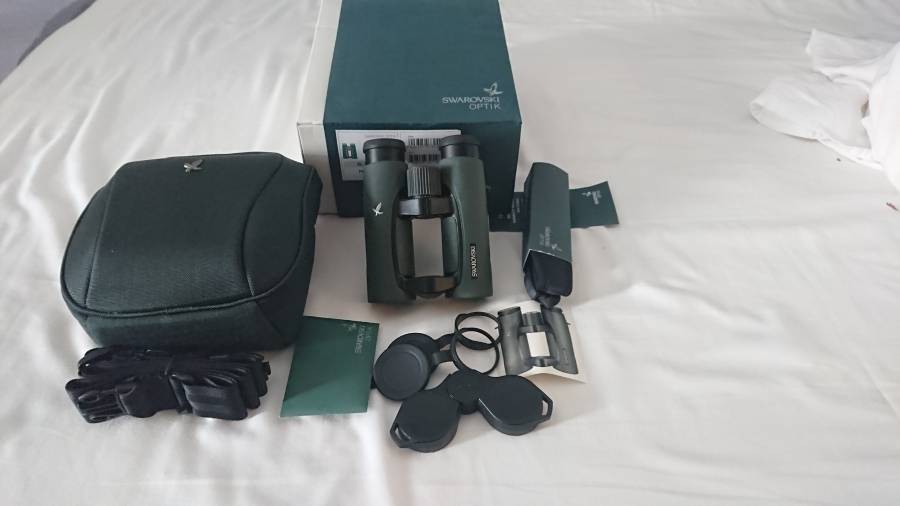 Swarovski EL 10X32 SV !!, BRAND NEW, never used, the most successful modern binoculars of Swarovski: The legendary EL 10X32. Late production so, yes, SWAROVISION (SV) coatings which offer breathtaking views and insane clarity! Field flattener lenses. Superb performance at any light condition. At just over 500gr., they are a pleasure to carry all day long! Stunning Safari GREEN colour. They come in original box, with papers, lens protectors, strap, cleaning cloth, sticker and a deluxe, rigid field bag for total protection of these valuable optics. BONUS SV Camera Adapter included! No longer available in 100% new condition! Made in AUSTRIA.
