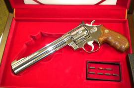 Revolvers, Revolvers, Smith & Wesson - Magna Classic 44 Magnum, R 43,000.00, Smith and Wesson , Magna Classic 1xx of 3000 Limited edition , 44 Magnum , Like New, South Africa, Gauteng, Johannesburg
