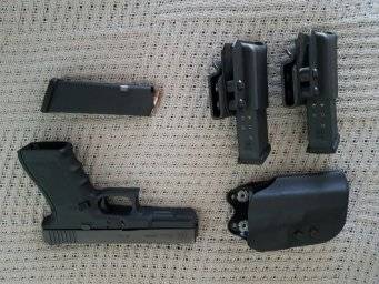 Glock 21 G, Excellent condition. 3 mags, holster and 2 mag pouches. Fibre optic sights.