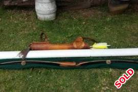 Bushbuck l, Left hand bushbuck longbow made by Johhny Snyman. Excellent condition. 42#@28inch. Contact John for more detail at 0835558685