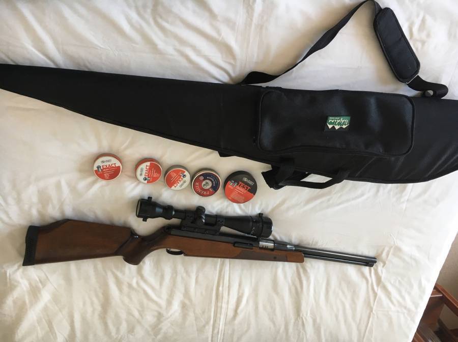 Air Arms, Air Arms TX200 + Hawke Airmax 4-12 Scope + Bag + Pellets.
Lovely rifle. Selling to fund PCP
 