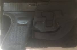 Glock 19 Gen4, Like brand new.
Pistol barely fired 300 rounds.
Includes : 
Pistol
Hard case and owners manual 
2 x Glock 15round mag
5 x Glock 33round mag
Blackhawk tactical holdster 