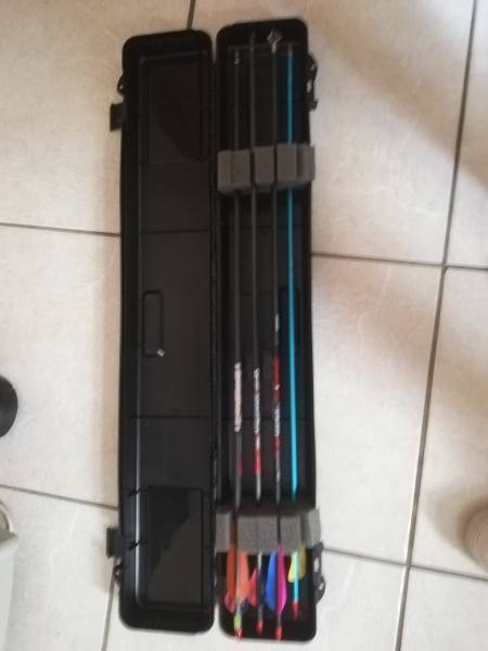 Pse stinger 70lb, This bow comes with everything you need for that dream hunt, comes with 11 carbon arrows. Arrow case, bow bag, 3 releases, and all of the arrows are fitted with razor sharp broadheads