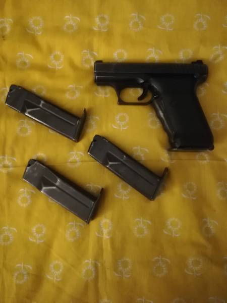 Heckler & Koch P7m13 magazines for sale, H&K P7m13 spare mags for sale good condition R1500 per mag, 2 available.
 