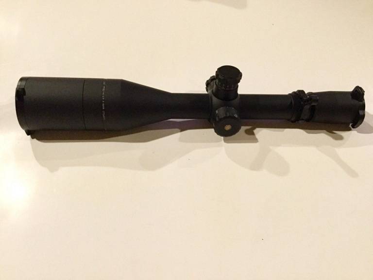 LEUPOLD MARK MILDOT, 30mm, MATTE, ALUMINA COVER, LEUPOLD MARK 4 4.5-14x50 LR/T M1, MILDOT, 30mm, MATTE, ALUMINA COVER
YOU ARE VIEWING A GENUINE LEUPOLD MARK 4  4.5-14X50MM LR/T (LONG RANGE TACTICAL) SCOPE. THIS SCOPE WAS MOUNTED ON A RIFLE FOR DISPLAY. IT HAS NEVER BEEN ON THE RANGE. IT IS FLAWLESS AND AS NEW IN THE BOX.
THIS INCLUDES THE LEUPOLD ALUMINA ALUMNUM FLIP-UP COVER PLUS WARNE SWITCHVIEW S2 LEVER WHICH COST
NO SCRATCHES OR FLAWS.