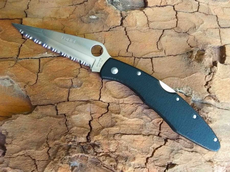 Spyderco Police G-10 Fully Serrated, Fully Serrated Spyderco Police G-10 in great condition. Phenomenal blade as used by US law enforcement as standard issue for decades.