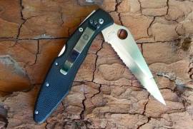 Spyderco Police G-10 Fully Serrated, Fully Serrated Spyderco Police G-10 in great condition. Phenomenal blade as used by US law enforcement as standard issue for decades.
