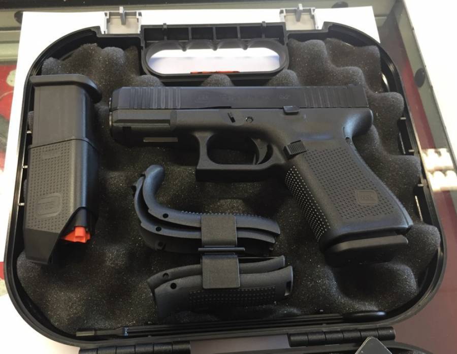 GLOCK 19 GEN 5 FS , ALMOST NEW GLOCK19 GEN5 WITH FRONT SERRATIONS FOR SALE.

ROUNDS FIRED : 75

INCLUDES ORIGINAL GLOCK CARRYCASE AND 2 MAGAZINES.

STILL DEALER LISTED.

PRICE NEGOTIABLE.