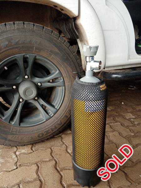 6L 300 BAR STEEL SCUBA TANK, BRAND NEW 

FILLED IT TWICE, LOOKING TO BUY A BIGGER TANK

comes with rubber foot piece and protective net