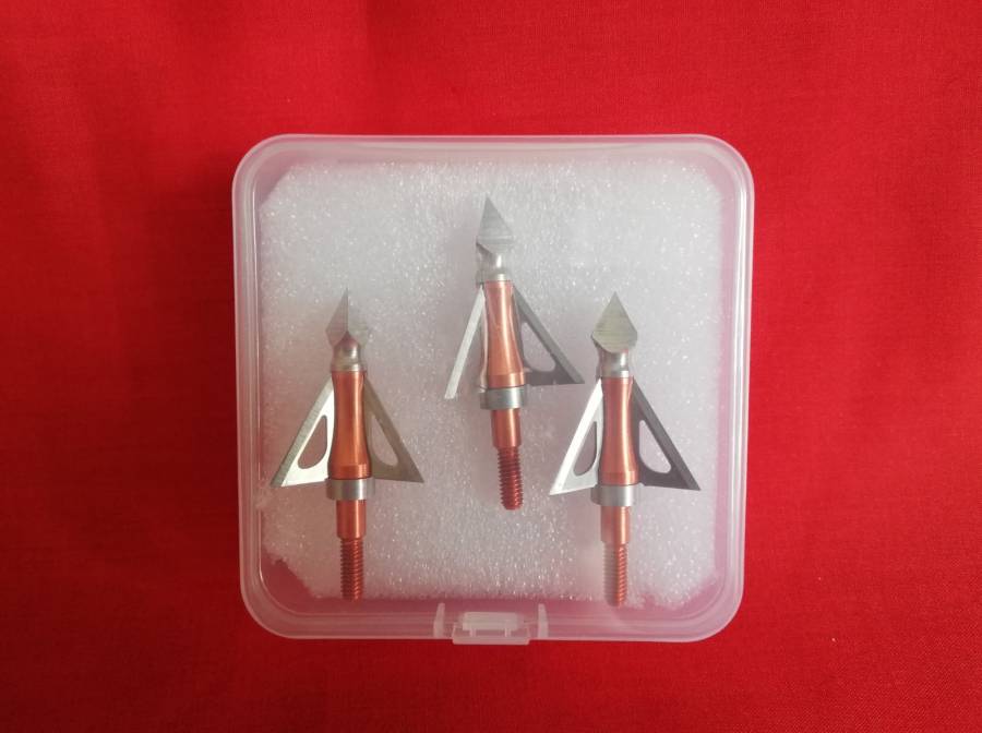 Broadheads 3 pack fixed 100gr 3blade 1-1/8" c, The Professional Hunting Gear 100 grain 3 blade design features the strongest chisel tip and sharpest blades on the market. These hunting broadheads feature a low resistance and precision manufactured design for prefect flight and accuracy. Designed for hunting small to large game species and compatible with any arrow or bolt for compound, recurve, and crossbow uses. We take pride in creating the world's best hunting and outdoors equipment through intelligent design and state-of-the-art manufacturing. Comes with free plastic carrying case! We provide the best quality broadheads at the lowest price. We cut out the middleman so you can pay wholesale price.