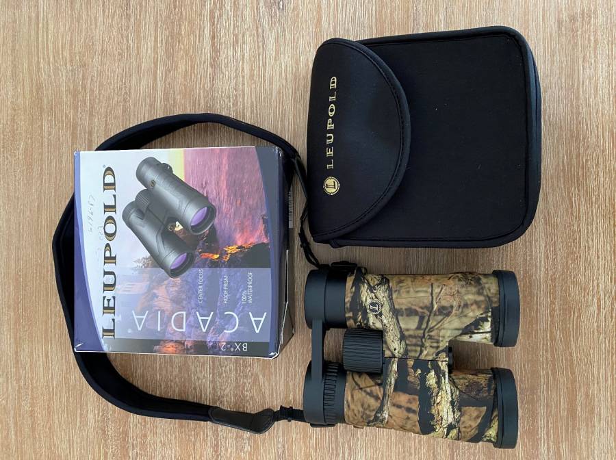 Leupold Binoculars, Leupold 10x42 BX-2 Acadia binoculars with neck strap, bag and box. As good as new.