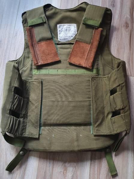 Recce Bullet Proof Vest, South African Recce, Bullet Proof Vest. Size Large, Infantry Level 2/3. With pull out shrapnel groin protection. Manufactured in 1988. Ceramic front plate by MOH-9 Pretoria, Clansman Armour Systems Ballistic level 3. Very good condition with no tears. All straps, closures and velcro in very good condition. This is a very rare piece and would be a great addition to any militaria collection or South African militaty collection. Price Negotiable