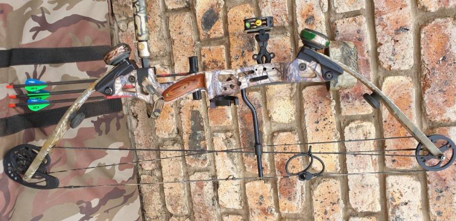PSE X celerator, Bow comes with bag and 3 arrows
also included is brand new bow bud