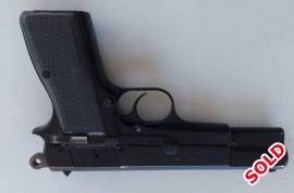Luger M80 , Last of the real steel guns!
Slim single action ergonomic pistol. 
In the popular 9mmp calibre. 
Comes with two original 13 round Magazine and a box of ammo. 
Open to offers. 
 
