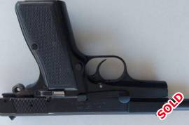 Luger M80 , Last of the real steel guns!
Slim single action ergonomic pistol. 
In the popular 9mmp calibre. 
Comes with two original 13 round Magazine and a box of ammo. 
Open to offers. 
 