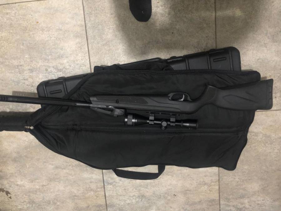 4,5mm Gamo replay 10 IGT, Gamo Replay 10  4.5 with 2 magazines, pellets,4x32 scope for sale, rifle bag and in good condition.

#Very reliable gun
