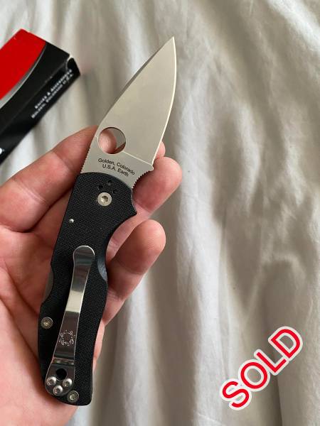 Spyderco Native 5 , Knife is in excellent condition . Hardly used and very close to new with original factory edge. Pics attest to its condition. Feel free to ask for any more pics.
Original box does have some damage to it. 