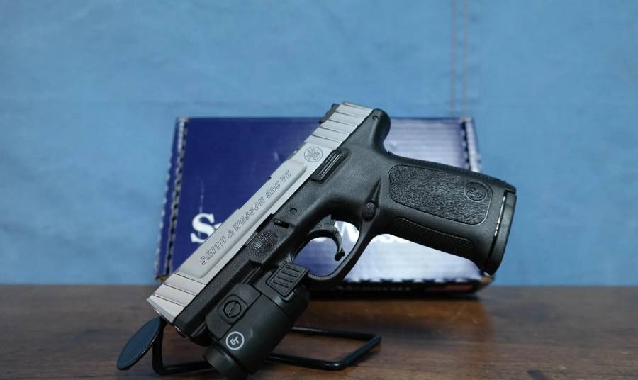 Smith & Wesson SD9VE 9MM Semi-Auto Pistol, This is a Smith & Wesson SD9VE HIVIZ Mag/Light Combo (13950) is a striker-fired semi-automatic pistol chambered in 9mm luger with a two-tone finish w/ stainless slide and black polymer frame. This is the bundle / combo version which comes with a Hi-Viz fiber optic front and rear sights and a Crimson Trace flashlight.