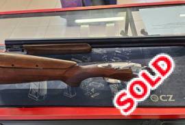 Dealership , Dealer stocked.
beretta sporting 12ga.
​​​28 inch barrel.
reason for sale customer relocated overseas and never took delivery of his firearm.
still in original box with all docs and chokes.
FANTASTIC SHOTGUN AT A HUGE DISCOUNTED PRICE. R34000
 