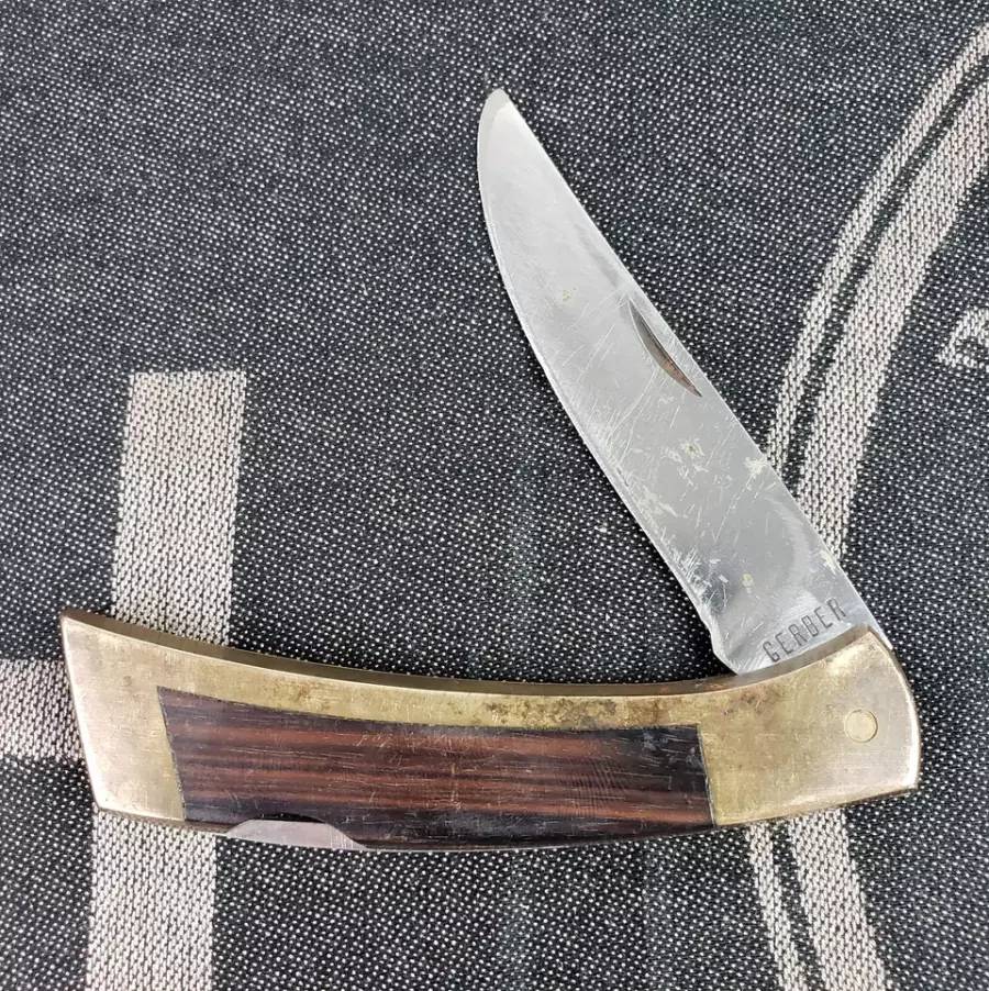 GERBER Oregon USA  1970s LOCK BACK BLADE,  NEW, GERBER Oregon USA  “FOLDING SPORTSMAN IID” vintage collectable 1970s lockback knife with brass and wood, overall length open 200mm. Brand new, never used or carried.
 
 