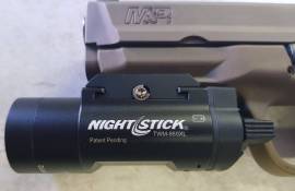 Tactical Weapon Light 850 Lumens, NIGHTSTICK Tactical Weapon Mounted Light with 850 Lumens output.
Ambidextrous toggle switch.
Momentary or constant-on.
Inc, 4 sets of cross-rail inserts for different pistol rails.
2x CR123 3v Lithium batteries Inc.
Aircraft grade Aluminum housing.
Waterproof to 1m.
1.75h run time.
 