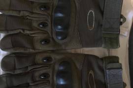 Oakley Military  Tactical gloves, Oakley Military Tactical Gloves for sale, brand new.. A good price of R250 neg
