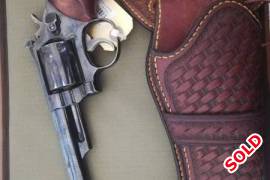 !!!Smith & Wesson - .357 Magnum Revolver!!!, Smith & Wesson .357 Magnum Revolver
Leather holster and belt.
6