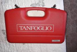 Tangfoglio Stock 3, Tangfoglio Stock 3. Kom met 4 magesyne, aliminium grips en oorspronklike houd grips.
Fiber optic front sight.