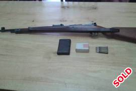 1941 Mauser K98 8x57 , K98 (1941 German military, with Wehrmacht stamp) in very good condition. Comes with original cleaning kit, reloading dies and un-used cases.