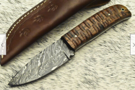 Damascus steel knives new in box, 22x various damascus steel knives with leather sheath,really beautiful patterns with various types of handles. Email for more pics if interested.