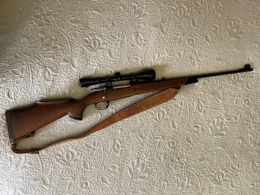 7 mm Remmington Magnum Hunting Rifle, This is a very specialy crafted Parker Hale Hunting rifle. It has a gold trigger, hand carvings and wooden inlays. a True collector's item.
Very few shot fired. Gun shop inspection revealed clean barrel, and indicated also that is has harly been used.
Reason for selling: emigrating
