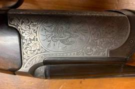 Mr, Renata Gamba O/U Edinburgh Field gun. Beautiful Italian gun that is very light and a joy to use in the field. Stunning engraving and beautiful stock. Gun shows some signs of honest use and has wonderful patina. A lovely gun looking for a new loving home!