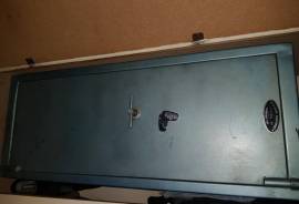 4 Rifle gun safe, 4 rifle gun safe for sale. Few scratches from moving