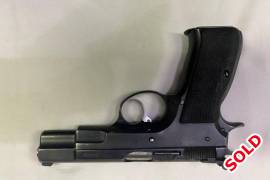 9mm CZ 75 target Semiautomatic Pistol hardly used.