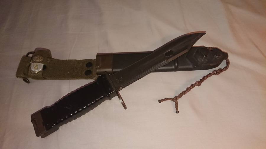 Eickhorn Carl German bayonet!, German Bowie knife/bayo, sawback with scabbard & frog. It measures 12