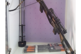 Crisbow cheetah MKIII crossbow, I'm selling my crisbow cheetah mkIII crossbow asking price is R4000 non negotiable,
must be able to pick up in newgermany Durban SA 
shoots very well, and is very accurate
Includes 5 bolts, scope, and a torch
Snapshot is to show what its worth so please no what's the best price etc want it cheaper look for another one, good luck