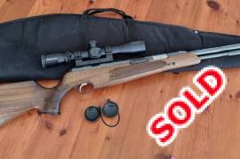 Air Arms TX200 HC 4.5mm / Rudolph 4-12x40, Condition as new. Oiled Walnut stock (RH). Rifle fitted with Silencer
1000 JSB pellets.
Rifle Bag included
Rifle has had less than 100 pellets through it. 